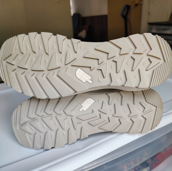 The North Face thermoball Insulated Pogressive Women's Zip Up Snow Boot 9. - Picture 8 of 16